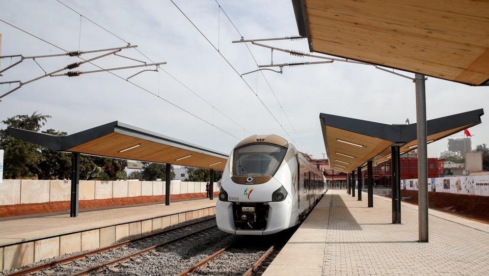 Une rame du TER en gare de Dakar